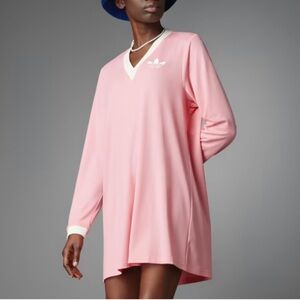 Adidas ADICOLOR HERITAGE NOW
CALI TEE Light Pink V-Neck Dress